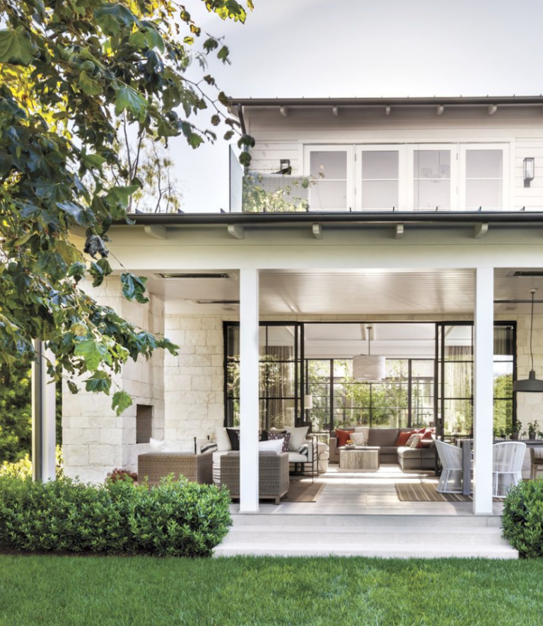 10 Enviable Indoor/Outdoor Living Spaces - patterns & prosecco