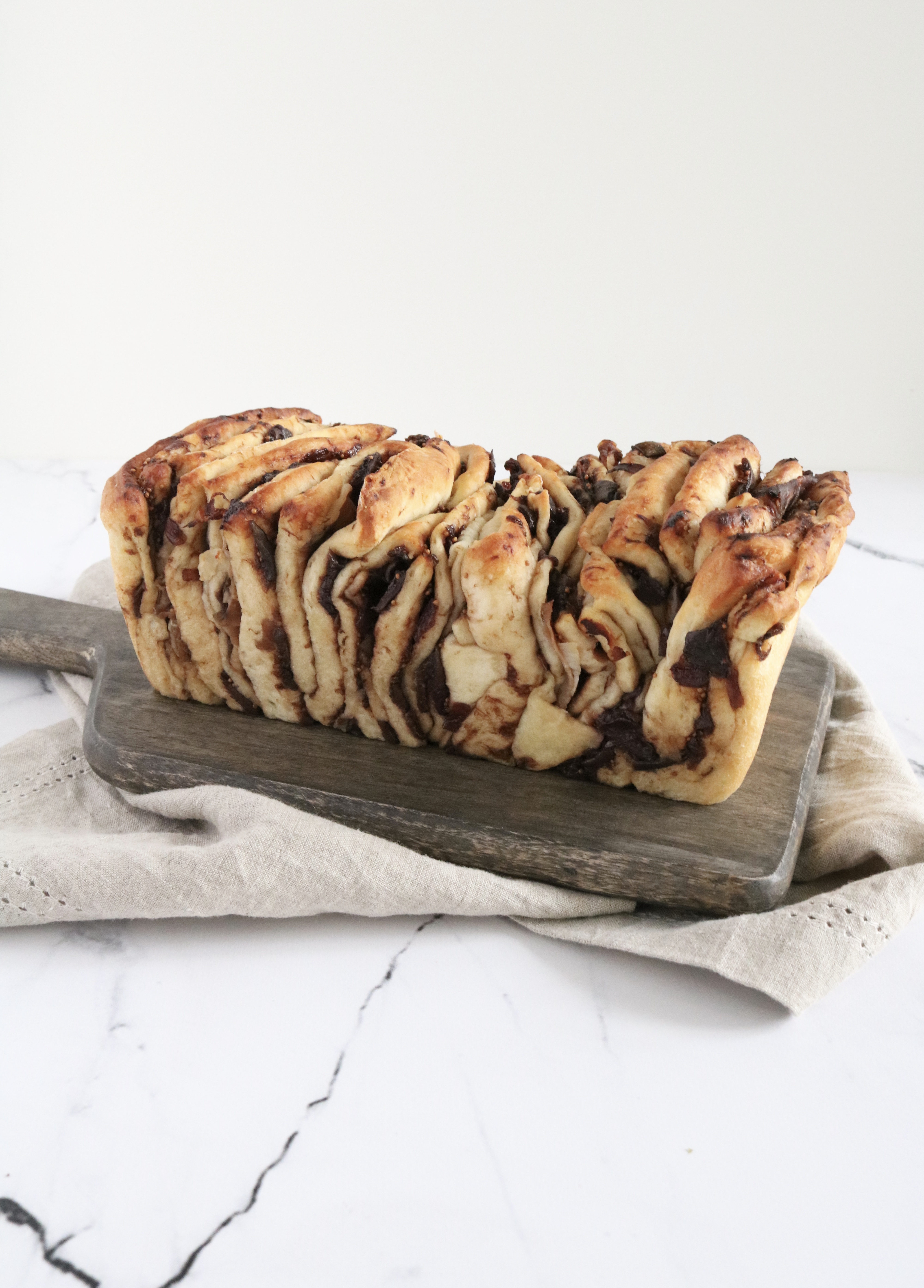 fig and prosciutto pull apart bread