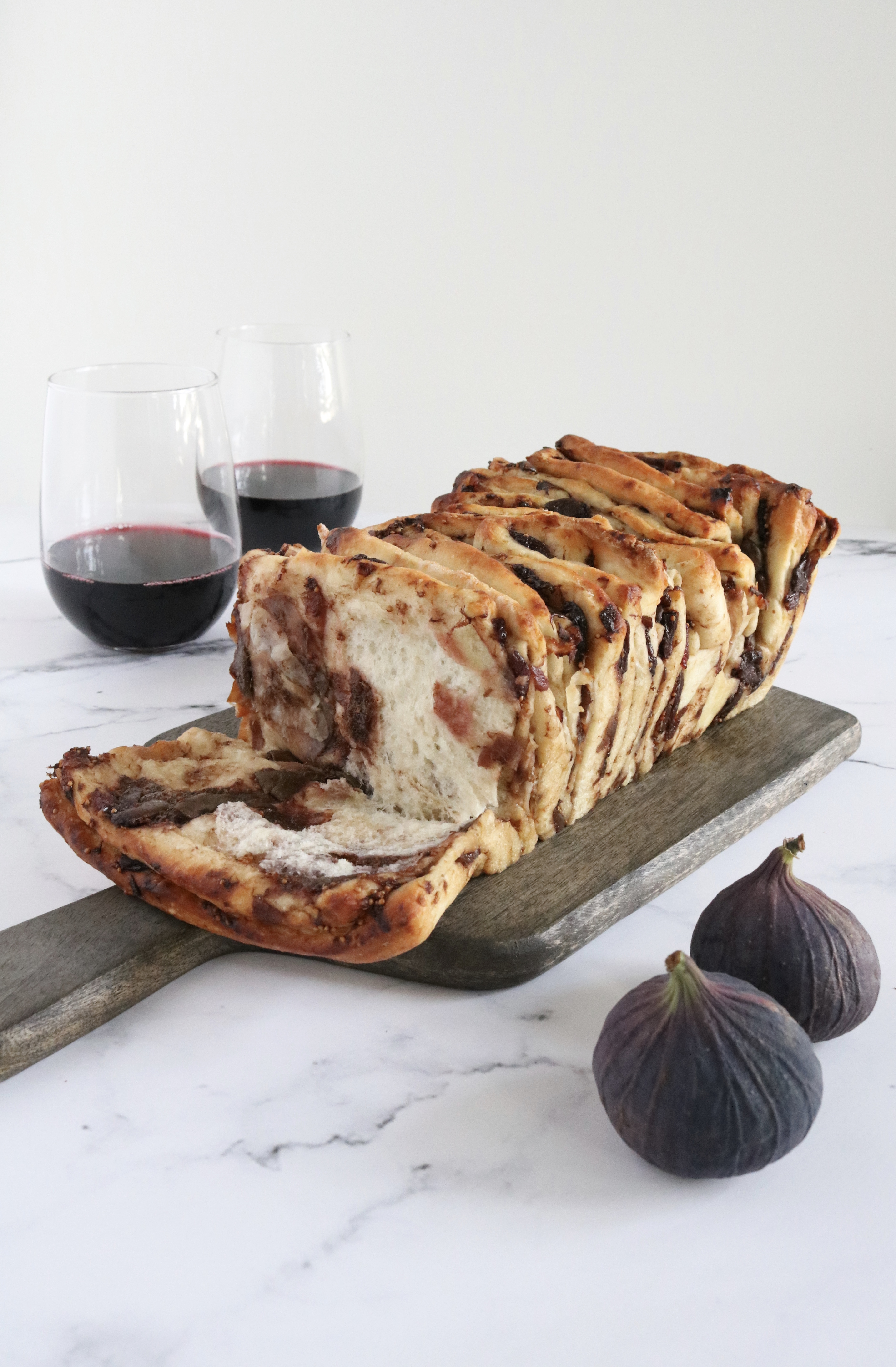 fig and prosciutto pull apart bread